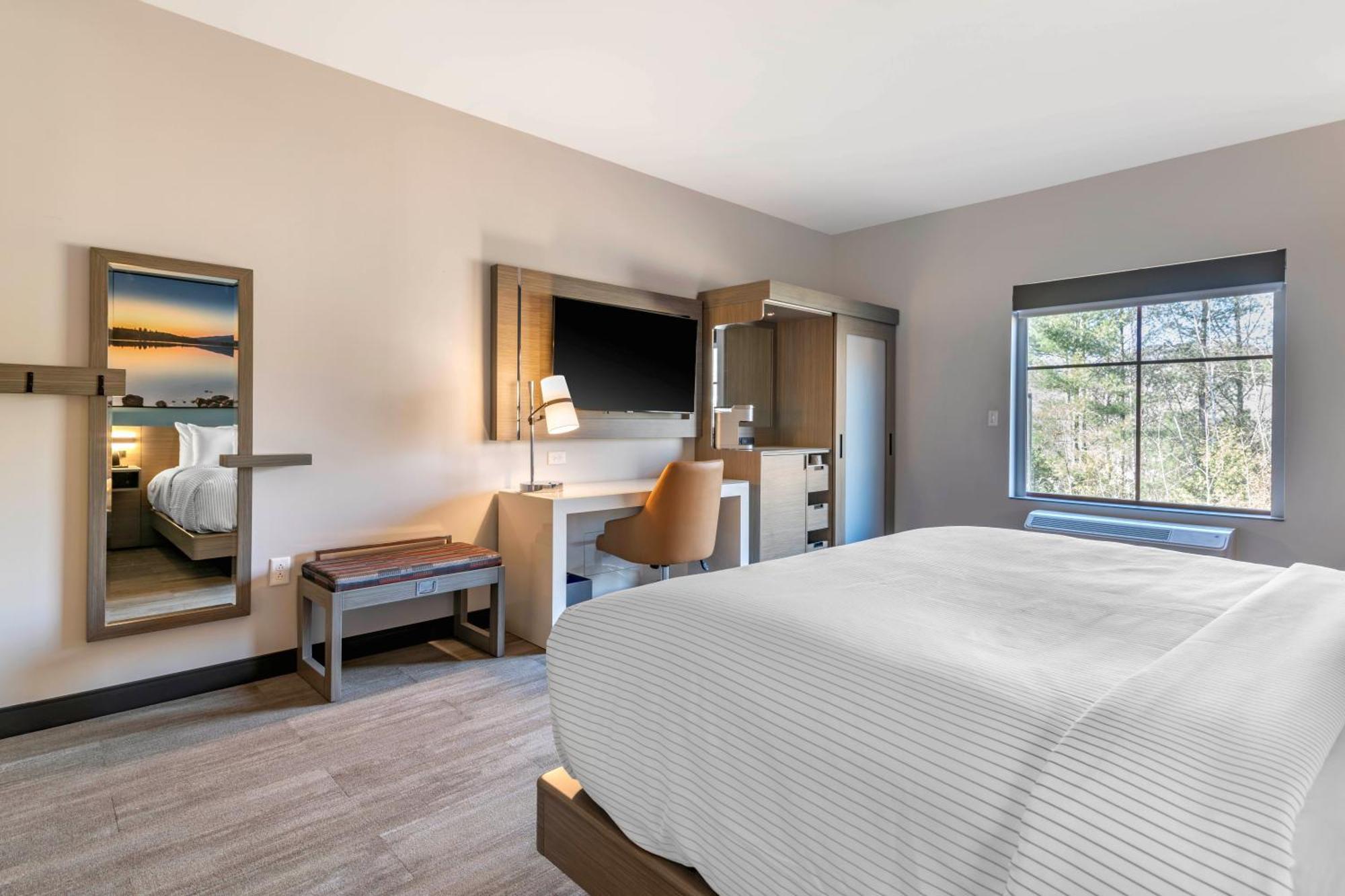 Cambria Hotel Lake Placid - Lakeside Resort Exterior photo