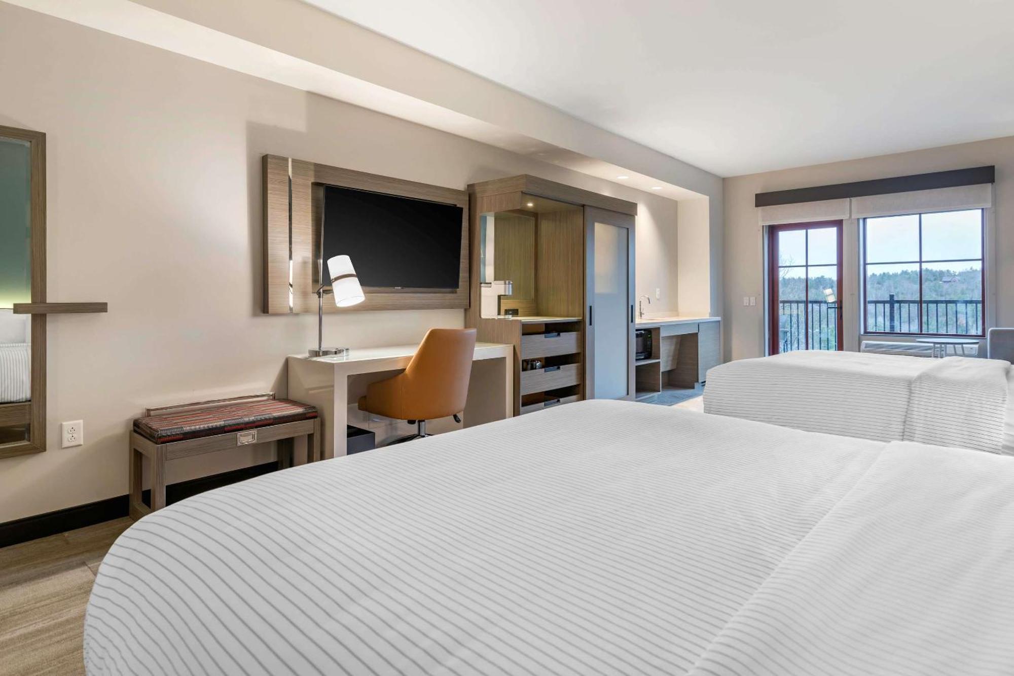 Cambria Hotel Lake Placid - Lakeside Resort Exterior photo