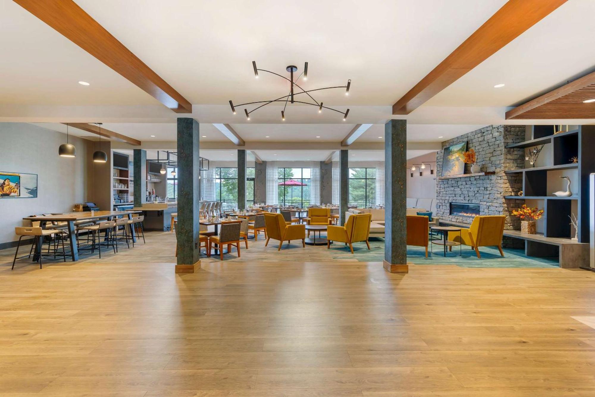 Cambria Hotel Lake Placid - Lakeside Resort Exterior photo