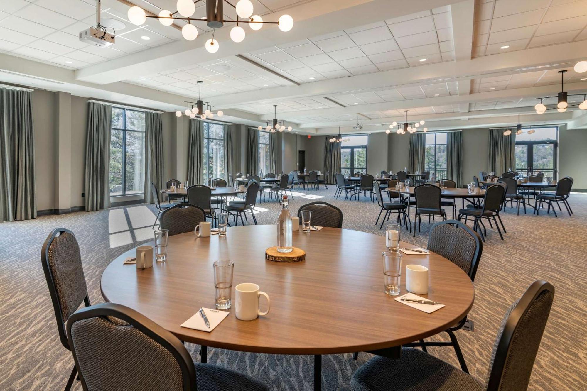 Cambria Hotel Lake Placid - Lakeside Resort Exterior photo