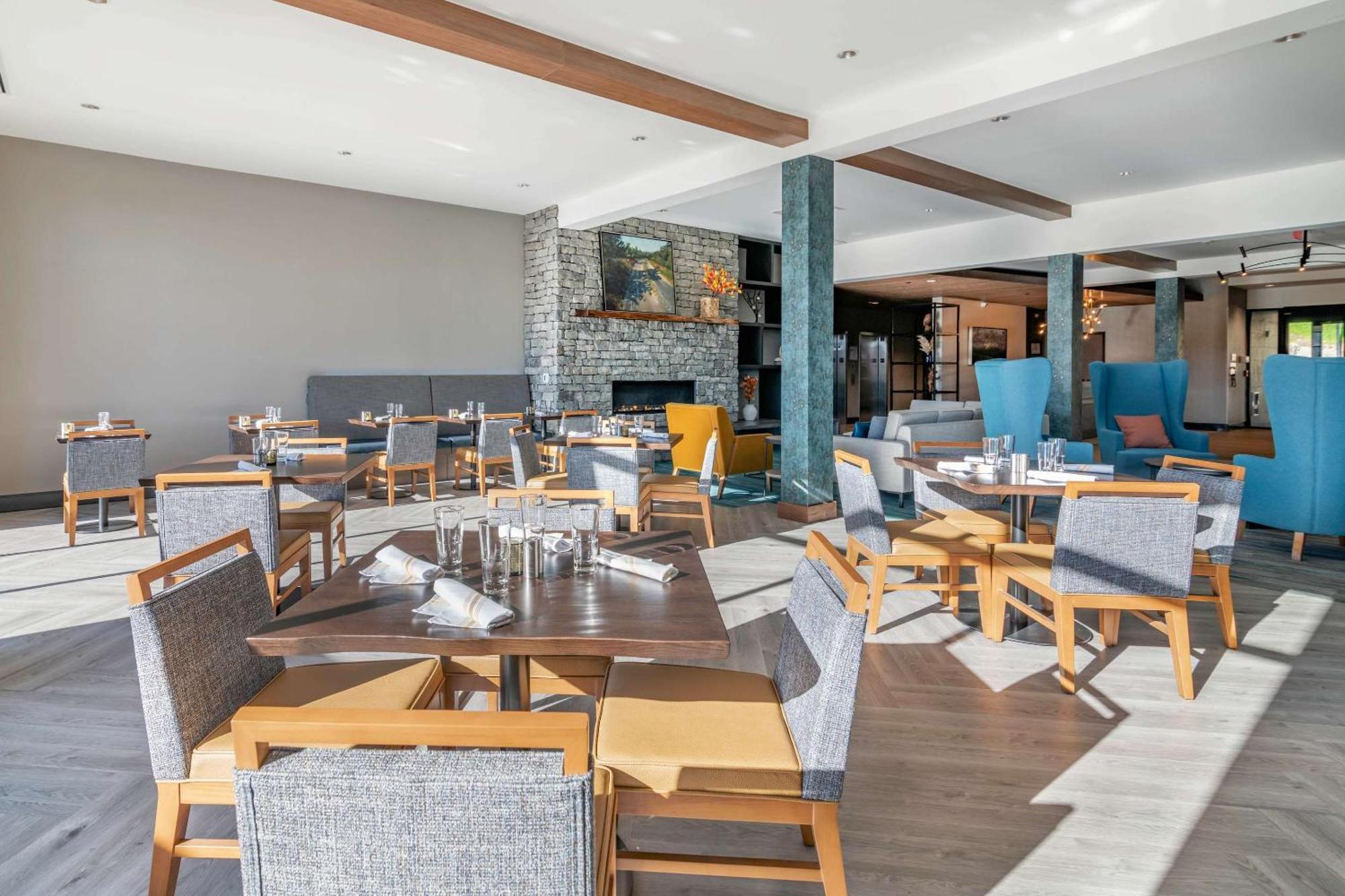Cambria Hotel Lake Placid - Lakeside Resort Exterior photo