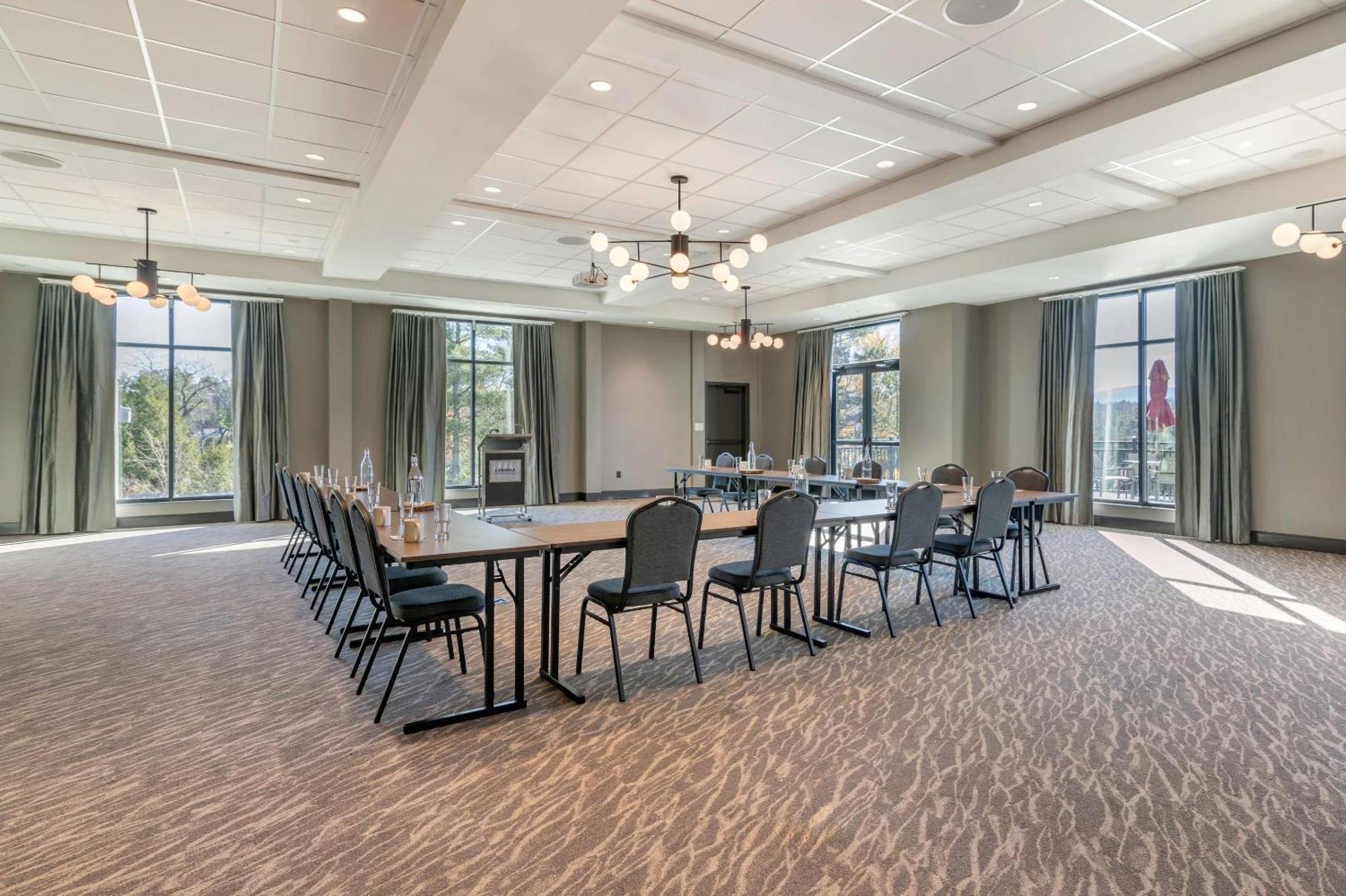 Cambria Hotel Lake Placid - Lakeside Resort Exterior photo
