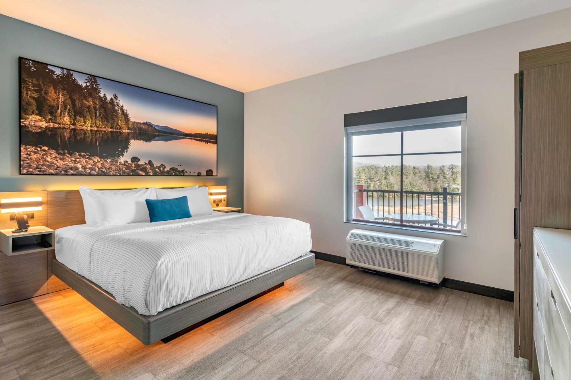 Cambria Hotel Lake Placid - Lakeside Resort Exterior photo
