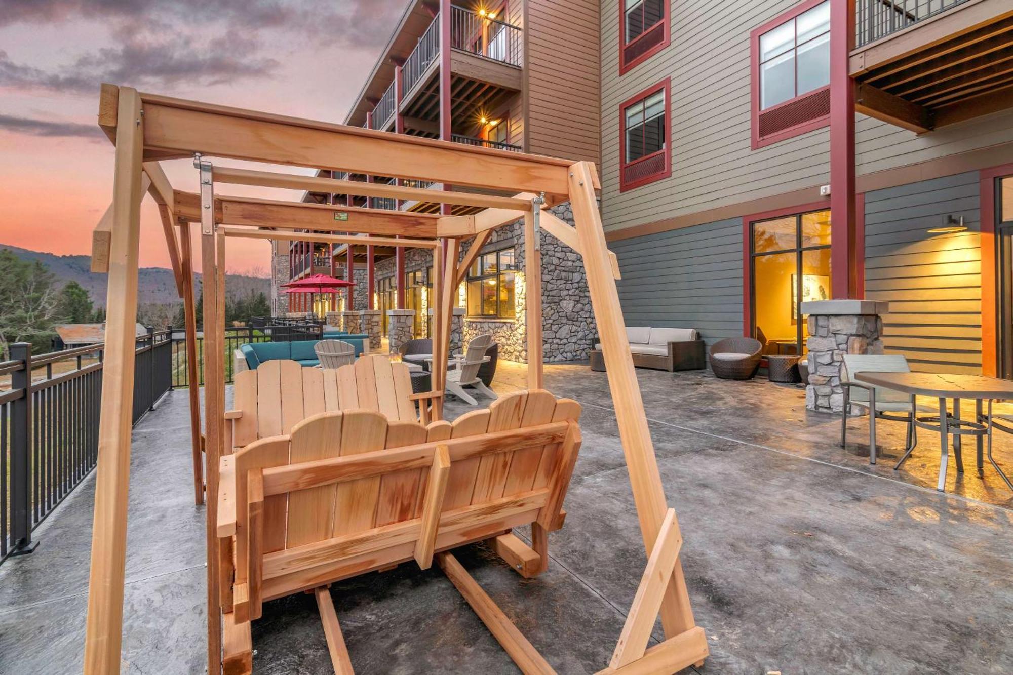 Cambria Hotel Lake Placid - Lakeside Resort Exterior photo