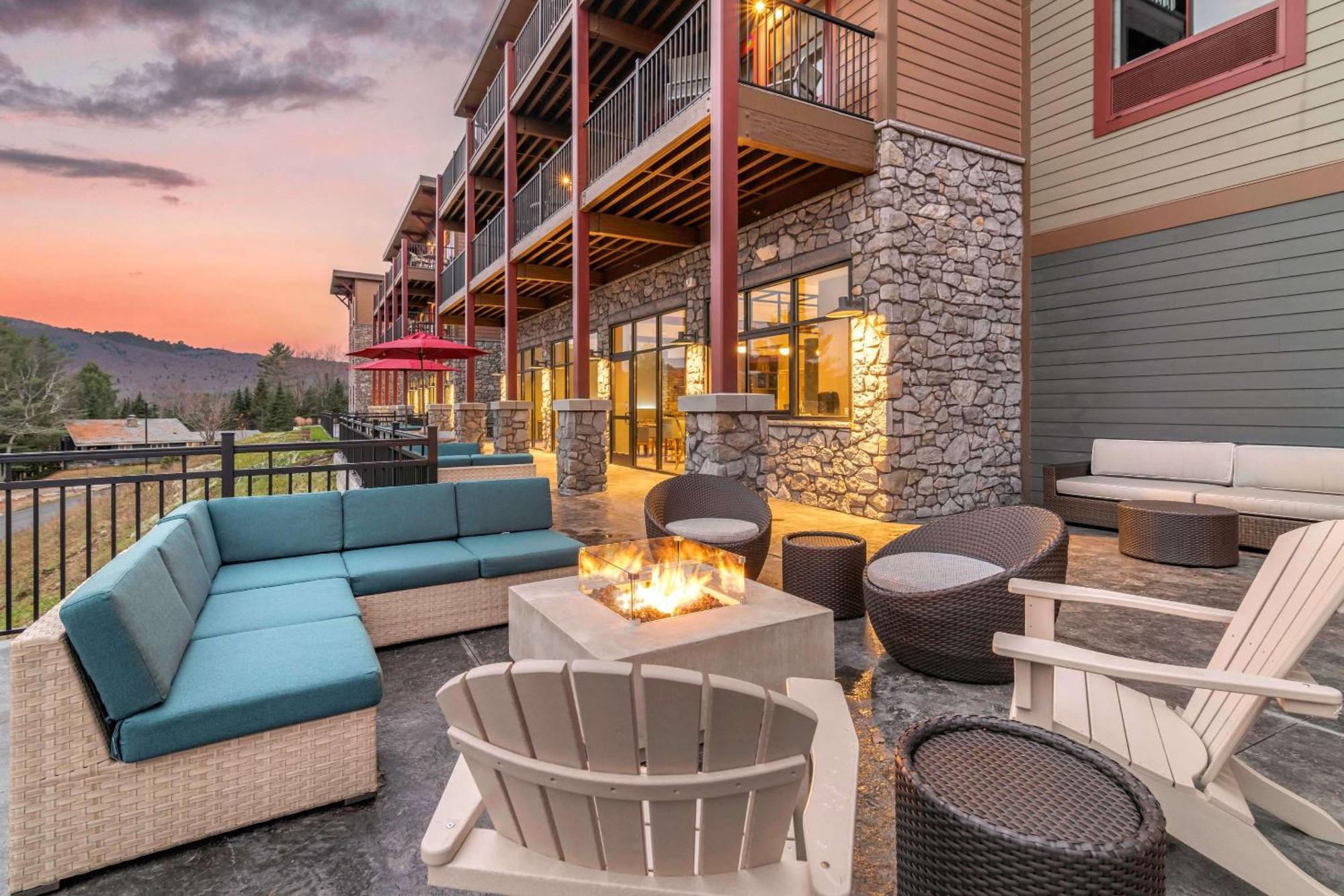 Cambria Hotel Lake Placid - Lakeside Resort Exterior photo